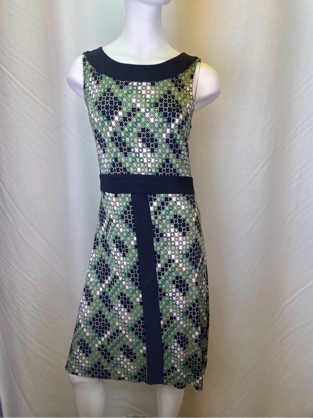 Sleeveless Green Patterned Shift Dress with Black Trim
